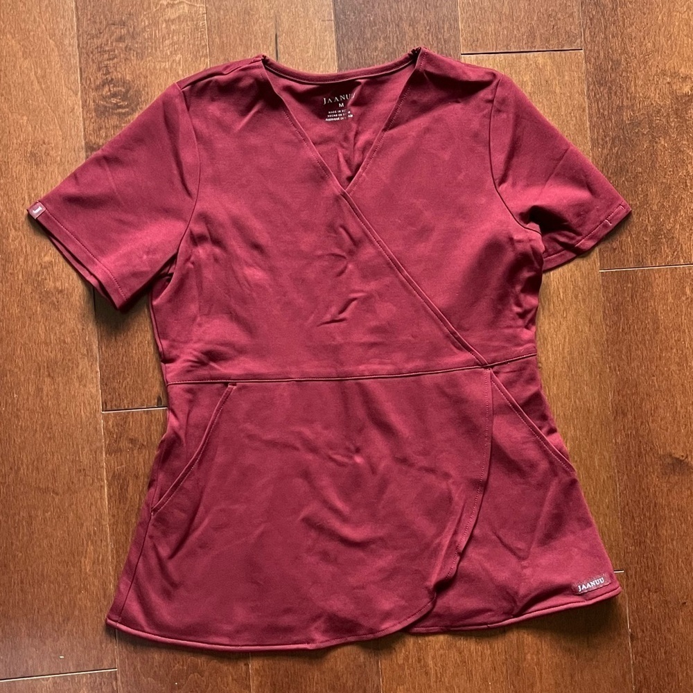 NWT Jaanuu Women's Tulip Mock-Wrap Scrub Top - Wine - Picture 1 of 6